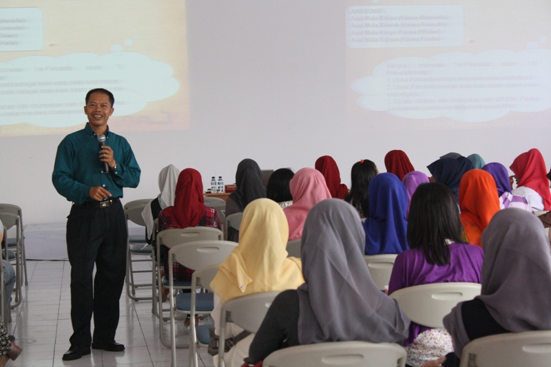 Memberikan motivasi di kelas