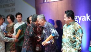 Berkat KKN PPM, Rachmat A. Sriwijaya Raih Anugerah Insan Berprestasi UGM 2018