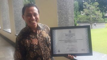 dosen bidang bisnis