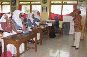 Perjalanan Karir Rusiana Sebagai Dosen PBI di UMK