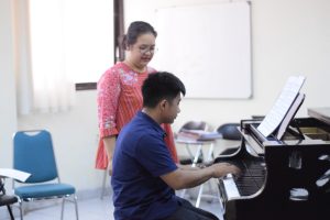 Oriana Tio Parahita, Dari Guru Les Kini Mantap Tekuni Karir Dosen Musik