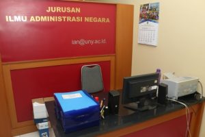 administrasi publik uny