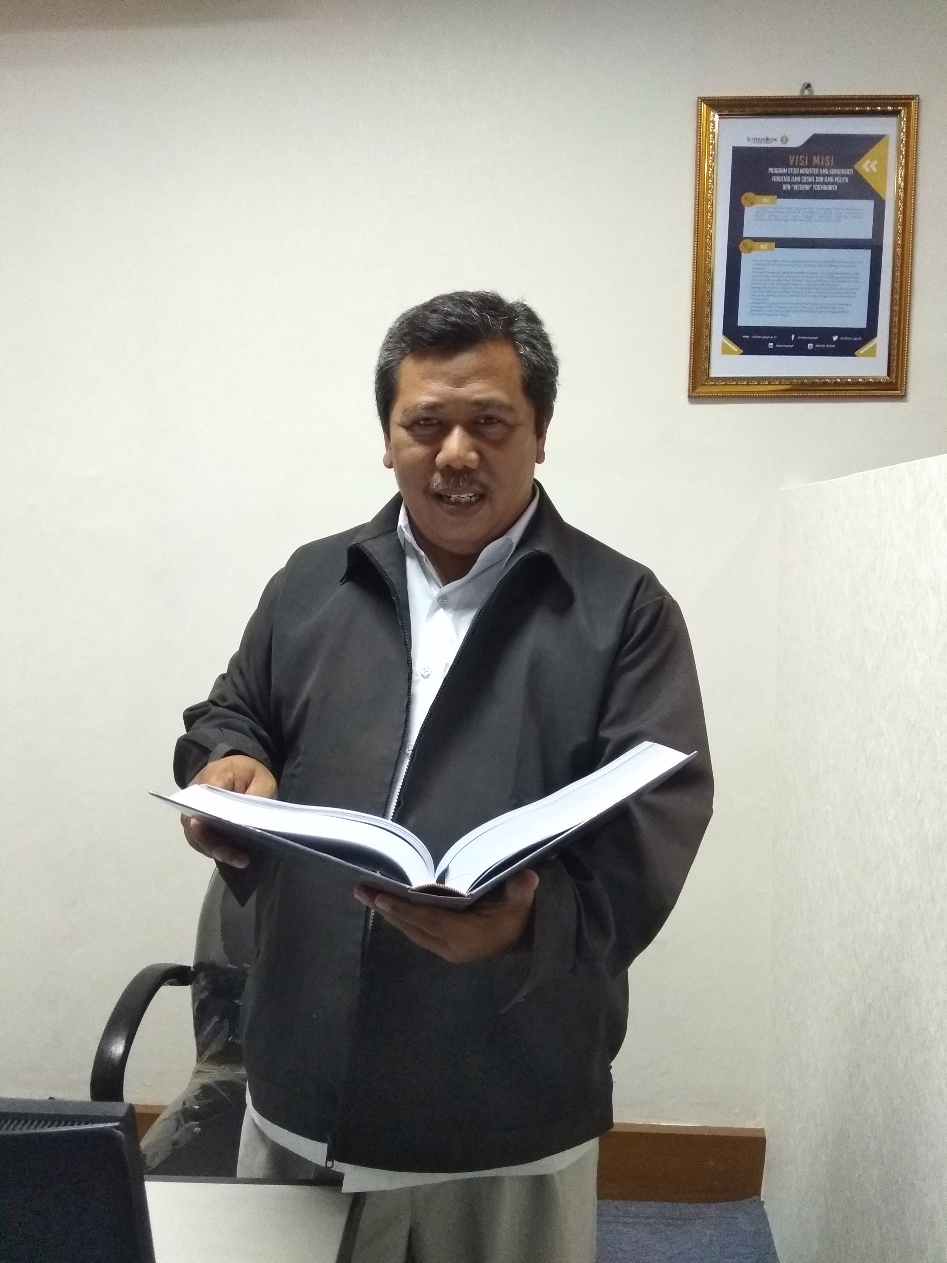 menjadi dosen