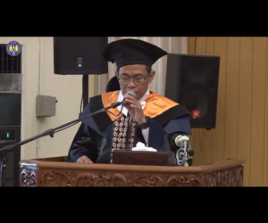 menjadi guru besar