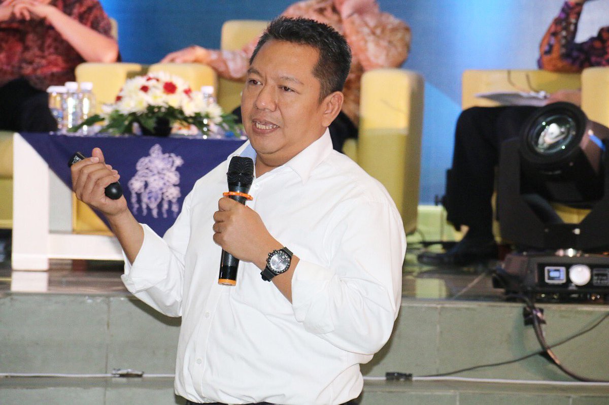 Guru Besar sebagai Trend setter