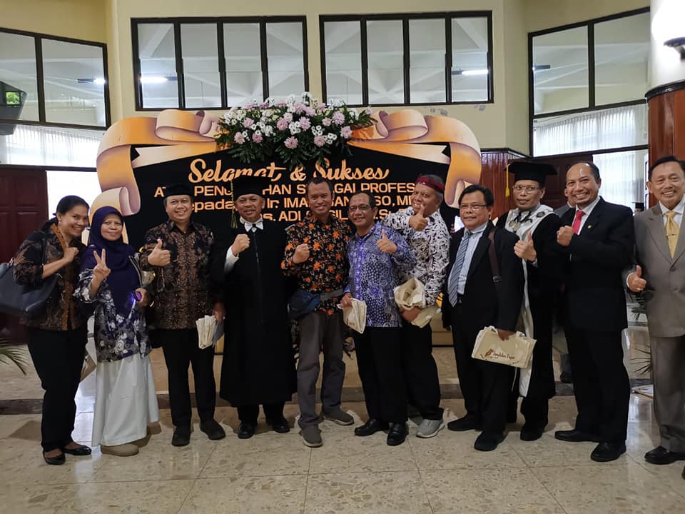 Profesor Geofisika