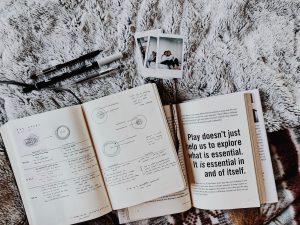perbedaan buku monograf dan buku referensi