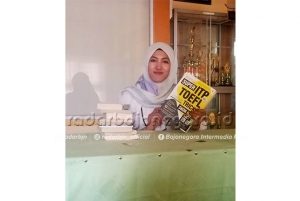 dosen dengan karya 25 buku