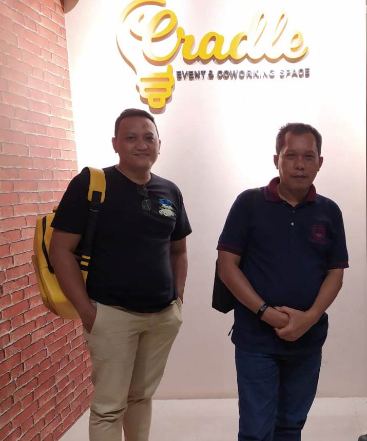 dosen produktif menulis buku