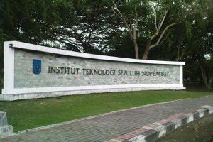 menjadi guru besar