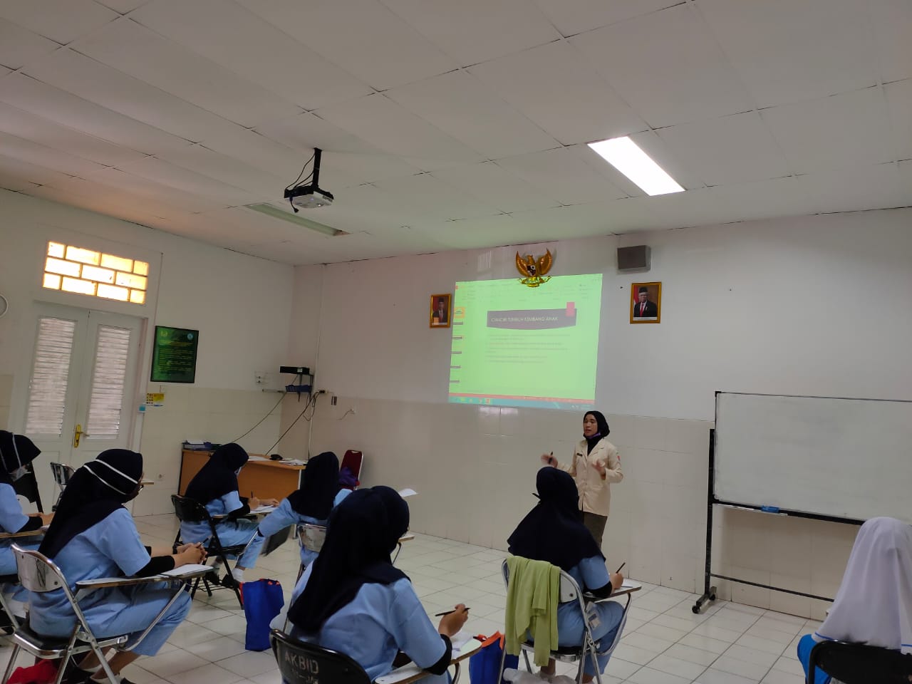 dosen muda kebidanan