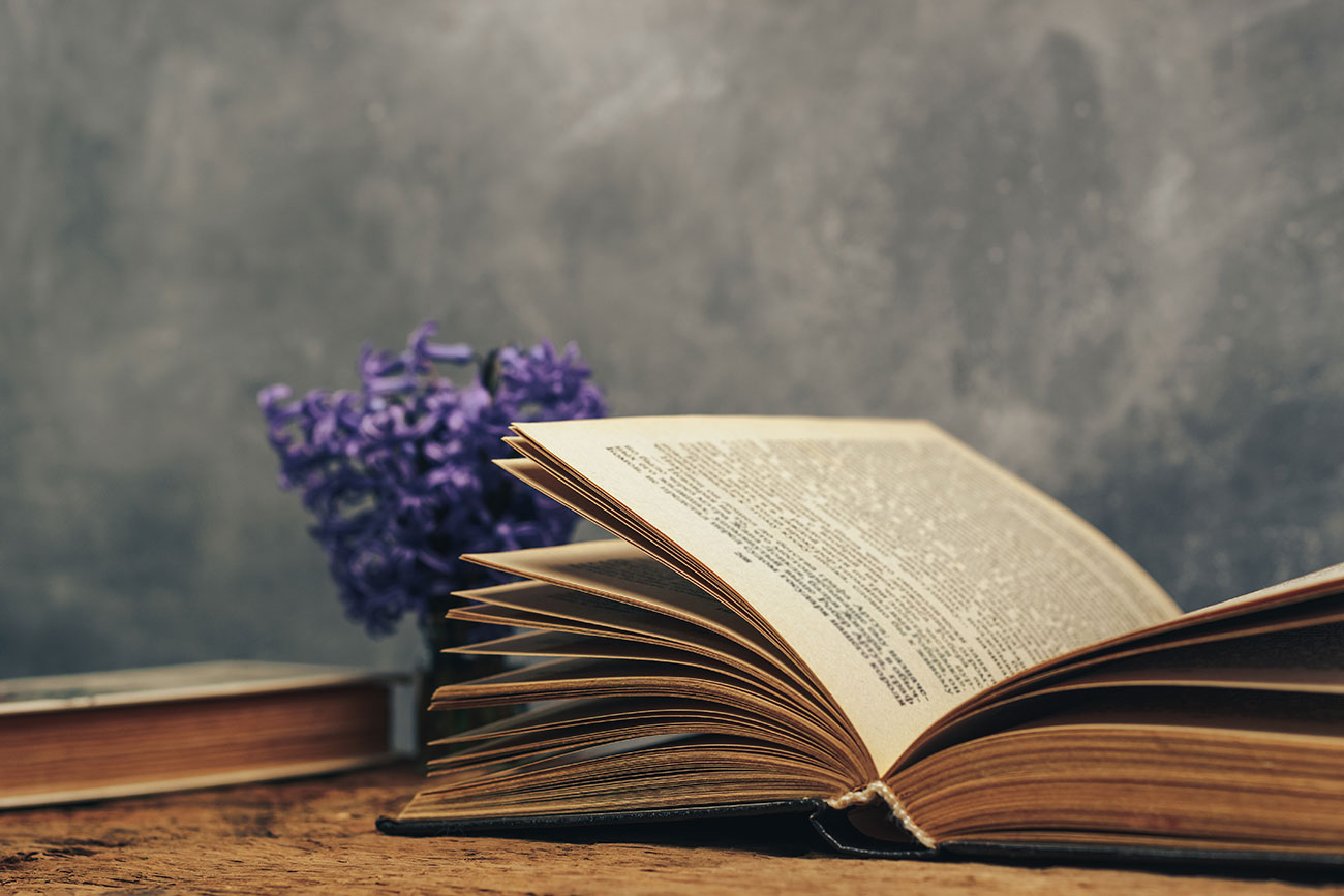 Rektor dan Guru Besar Berpuisi Lewat Zoom Poetry Reading