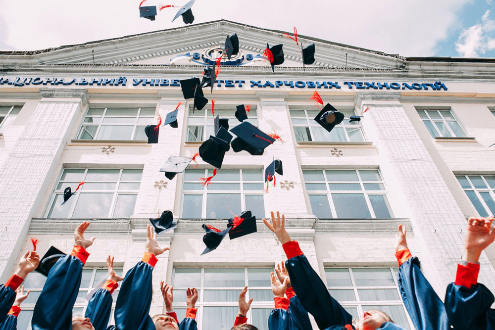Keuntungan Menjadi Mahasiswa Universitas Terbaik di Indonesia