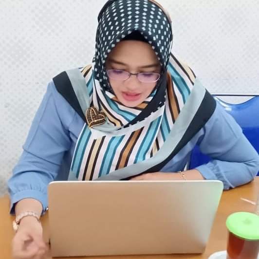 Dien Noviany Rahmantika_ Fenomena Influencer Saham